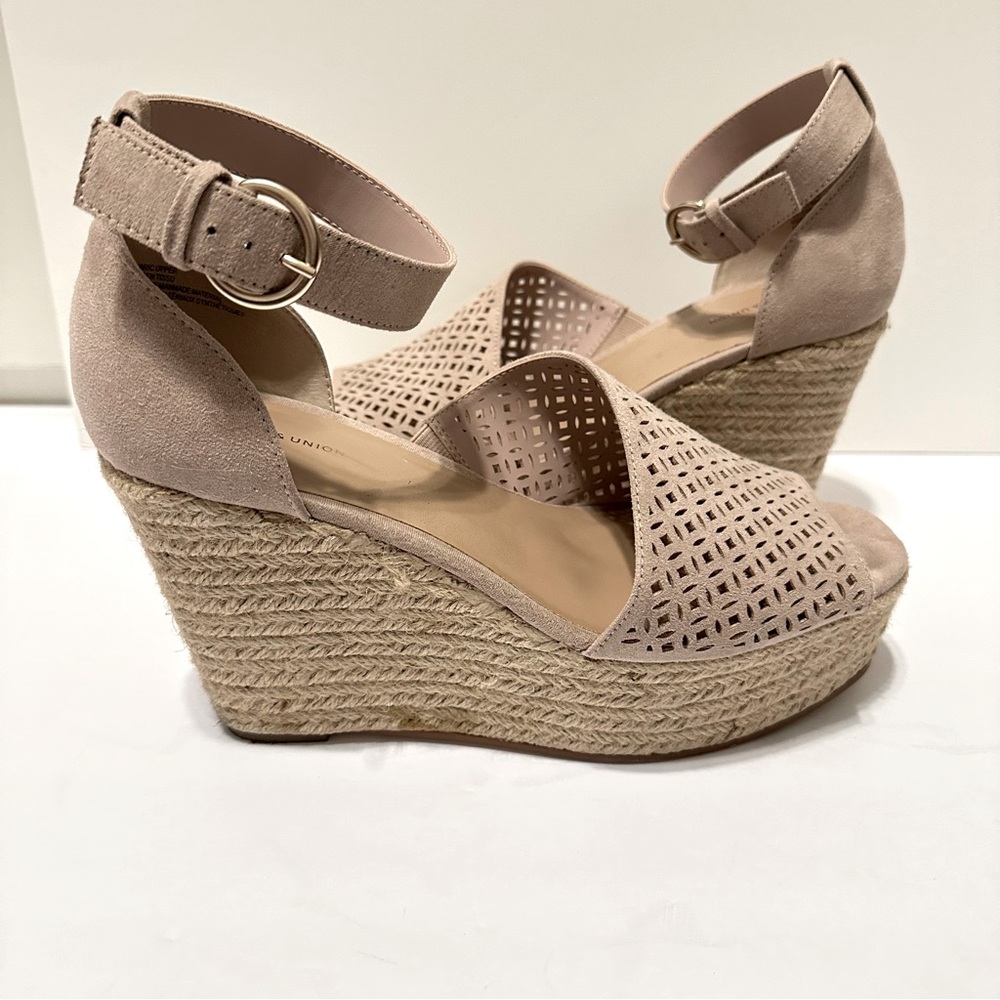 Blush faux suede wedge sandals size 9 in original box